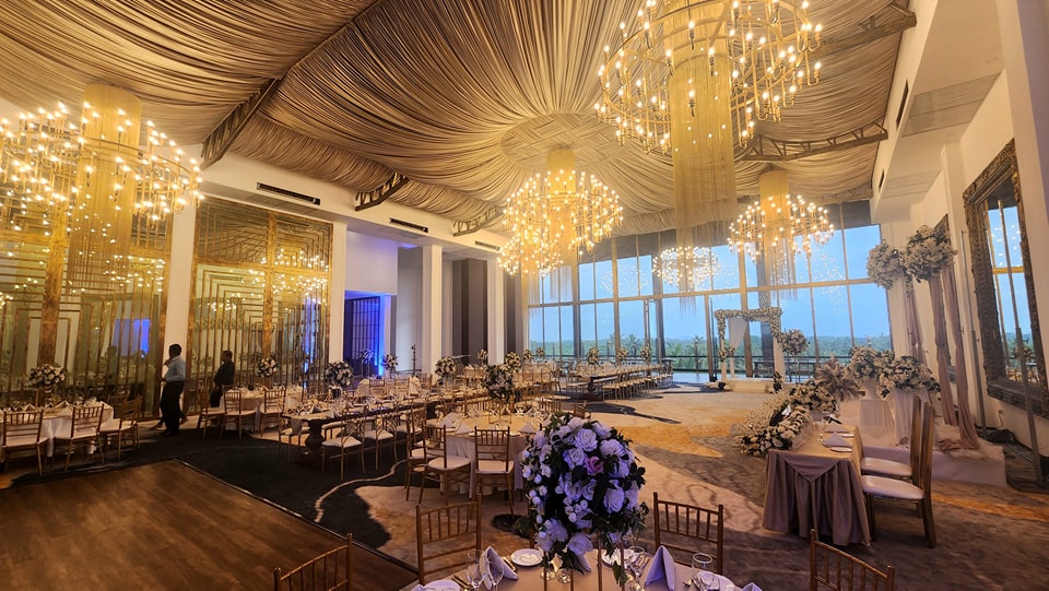 Outdoor lawn venue